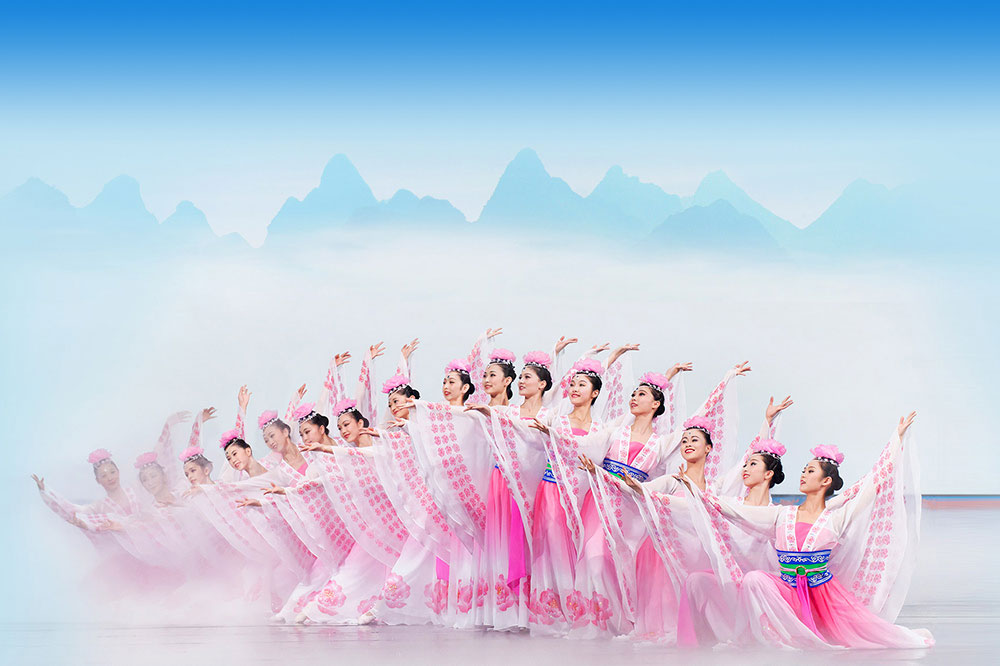 Resultado de imagem para orquestra shen yun 2020